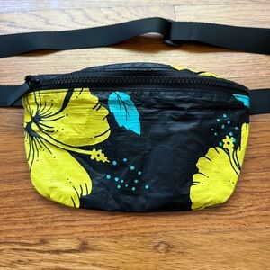 Aloha black and yellow tropical hibiscus flower fanny pack